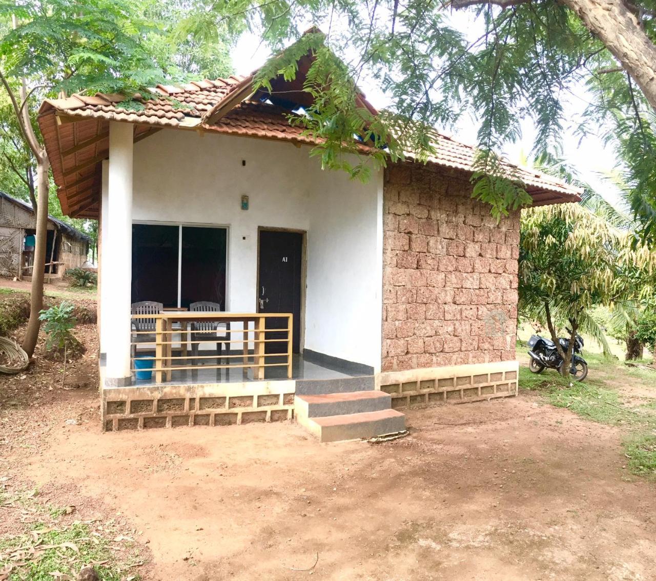 White Elephant Restaurant & Cottages Gokarna Gokarna  Extérieur photo